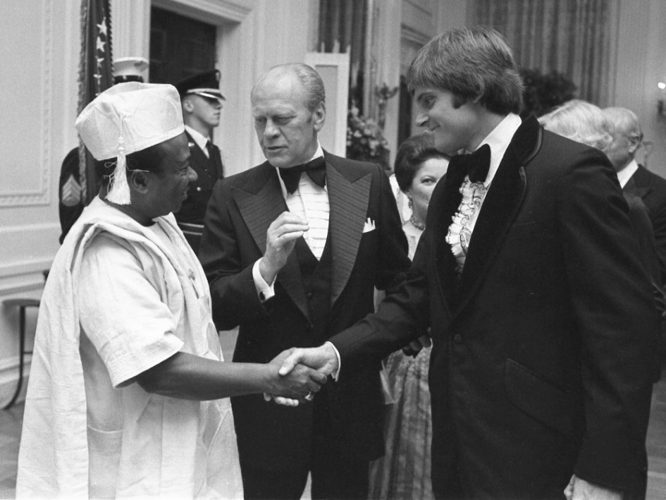bruce_jenner_greets_gerald_ford_and_william_tolbert_in_1976_cropped